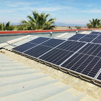 La Comunitat avança cap a l’eficiència energètica amb la instal·lació de plaques solars a la coberta de la seu de Deltebre