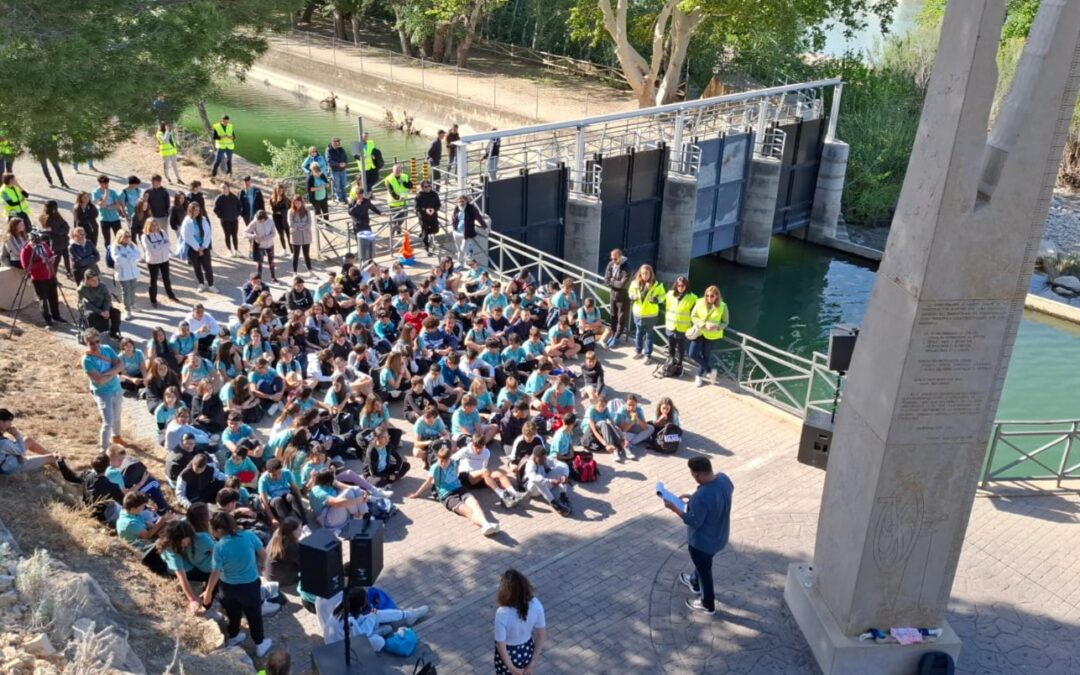 La Comunitat celebra la I Festa de la Soltada de l’Aigua a l’Assut amb la participació de 150 estudiants de l’IES de Deltebre